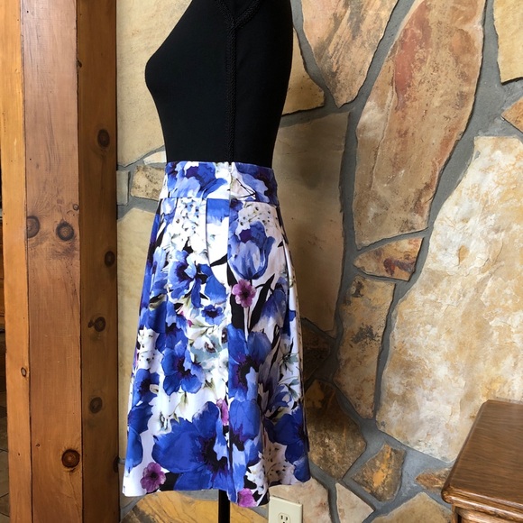 WHBM Floral Sateen Pleated Lined Skirt (2) - Picture 4 of 16